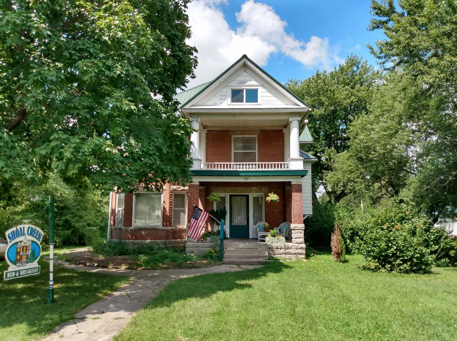 Re-opening of the Missouri Star Quilt Co. (MSQC) - Shoal Creek Bed &  Breakfast